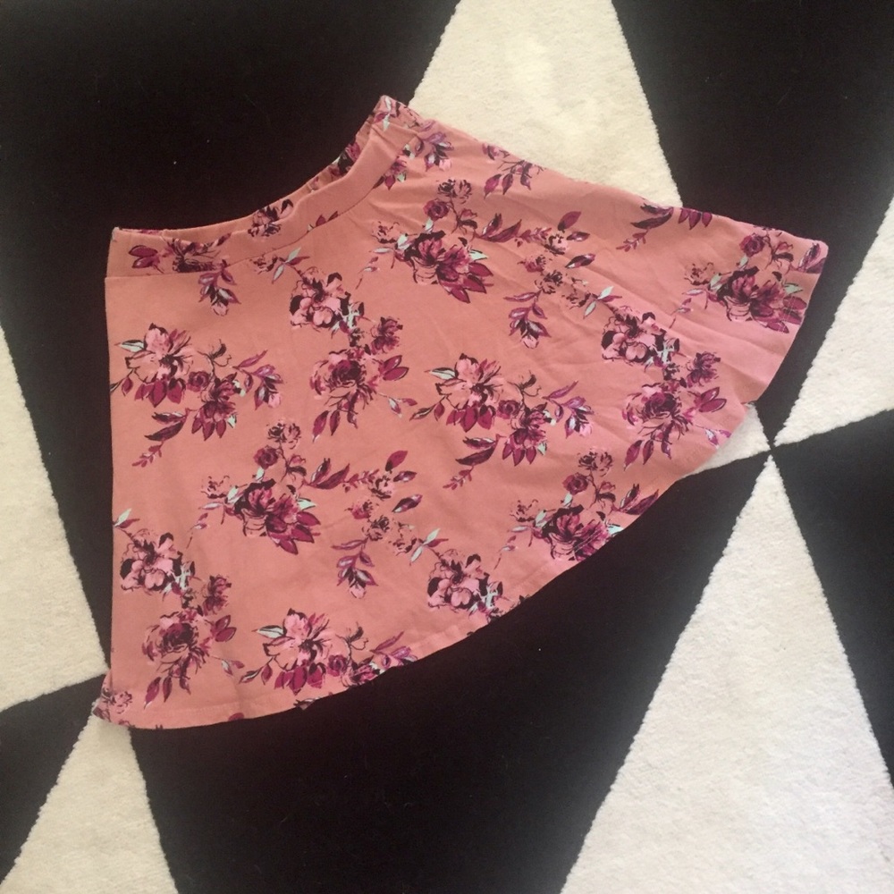 ⭕️4/$20 Charlotte Russe floral mini skirt